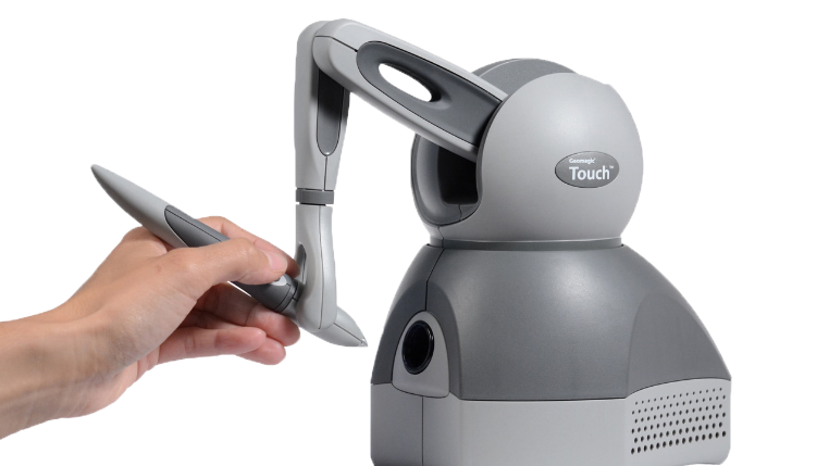 Système haptique Touch avec stylet utilisé pour la conception 3D de dispositifs médico-chirurgicaux personnalisés.